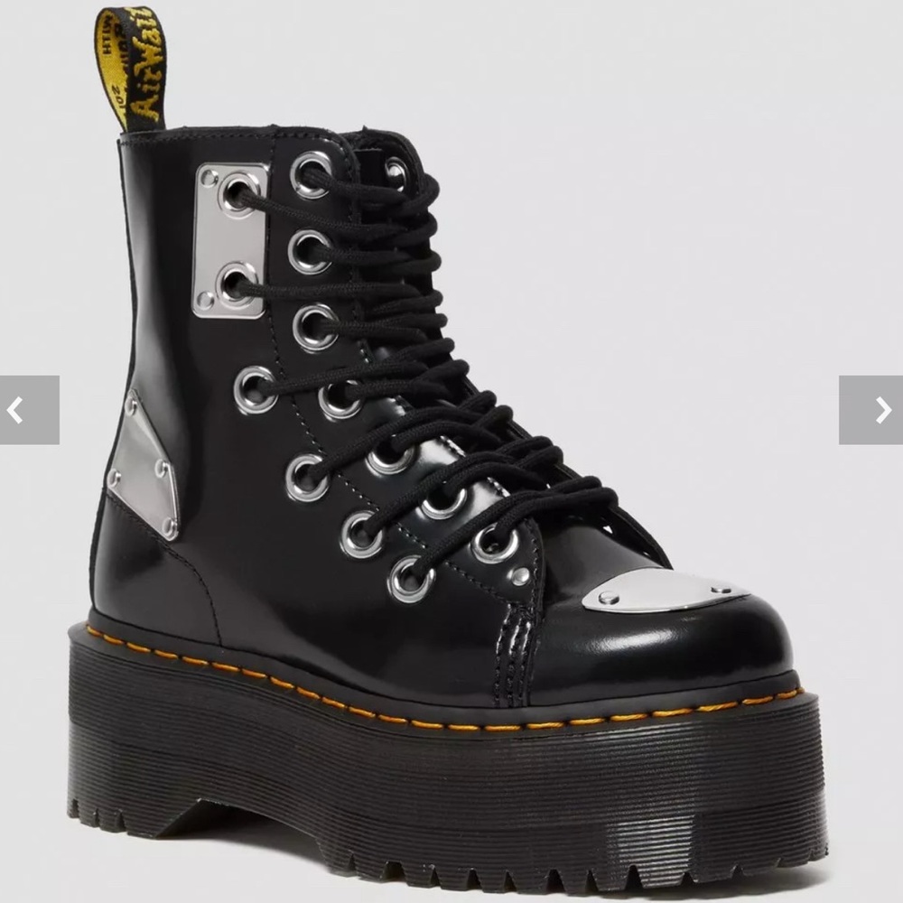 JADON MAX METAL LEATHER PLATFORM BOOTS nwot